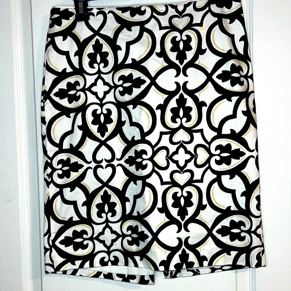 White House Black Market Skirt sz 4